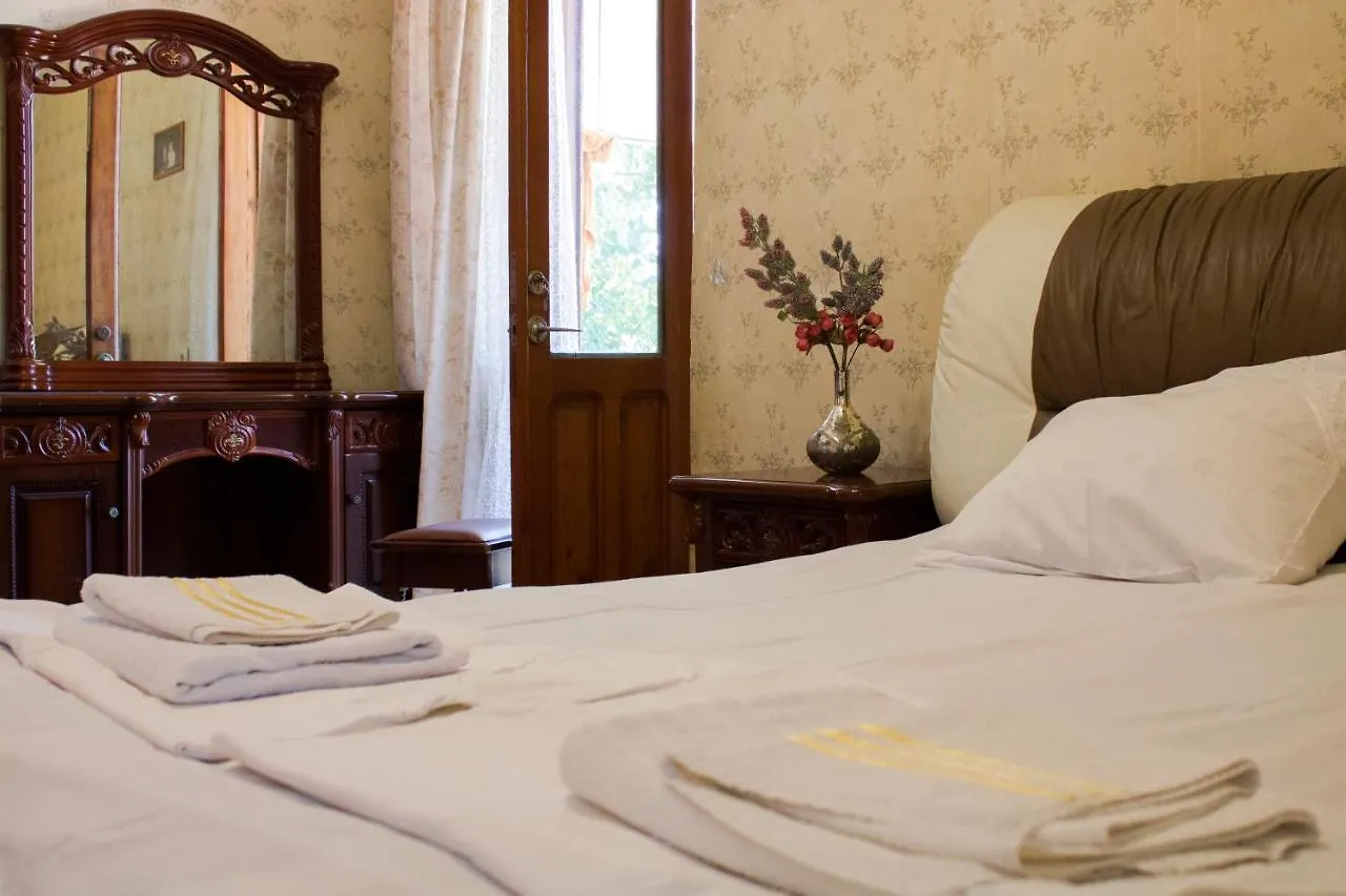 Nino'S Guest House Tiflis Georgia